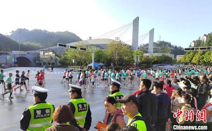 2024十堰马拉松首次实现零碳理念 2万跑者共赴生