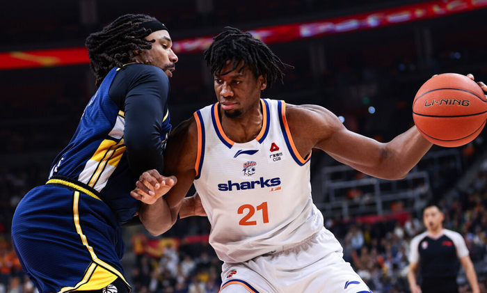 怀特塞德统治内线，上海男篮三战横扫广东男篮