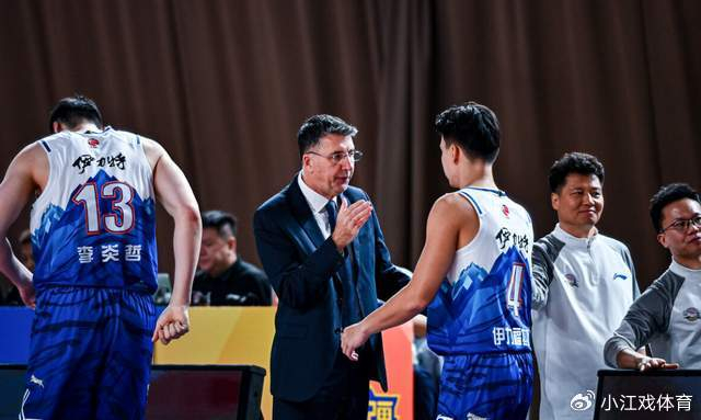 新疆男篮惨败告别季后赛 外援疲软伤病成主因