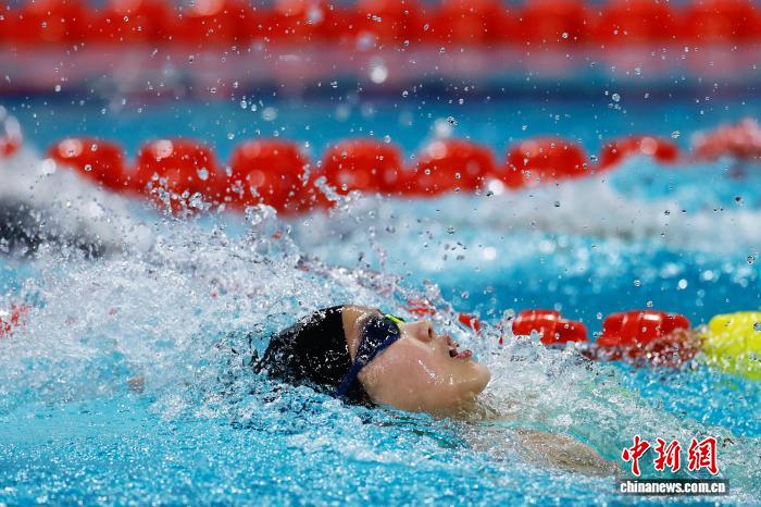 粤港澳全运会首秀小孩姐于子迪夺得女子200米个