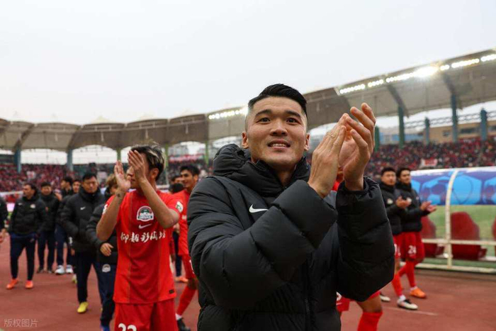 钟义浩百场里程碑背后教练更迭如何重塑其职业