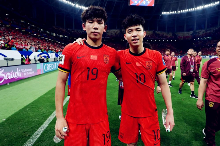 韦世豪首秀惊艳 邵佳一战术调整助力国足热身赛
